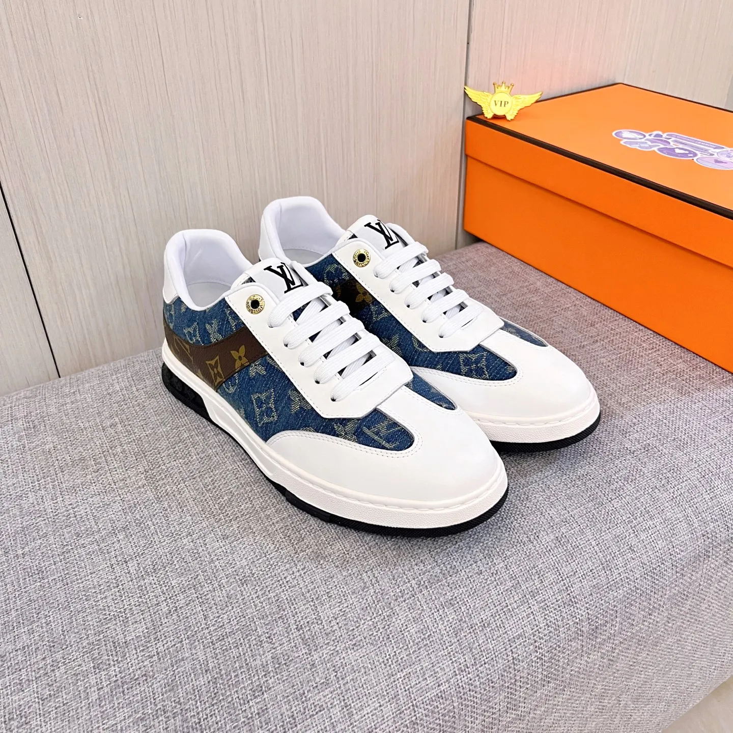 🚘🚘Factory batch 420💰【LV】🔥Louis Vuitton high-end men's shoes brand official website 1:1 latest masterpiece: the upper is made of Italian imported first-layer cowhide with a comfortable and breathable lining➕original non-slip and wear-resistant outsole🔥, making walking more convenient and comfortable! An exclusive new model, a stunning work, a beautiful 1:1 replica [color] compared to the official quality! Create a fashionable personality to set off your uniqueness! A must-have for trendy men! Classic 🔥 Size: 38-44 Color: 🔥 2⃣️ colors available 🔥.